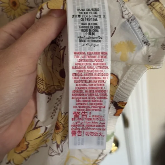 Disney Epcot Flower & Garden Festival Buzz the Bee Packable Hooded Spirit Jersey - Picture 8 of 11